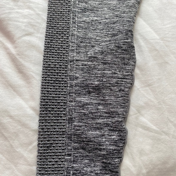 Grey high waisted yoga pants - Picture 2 of 3